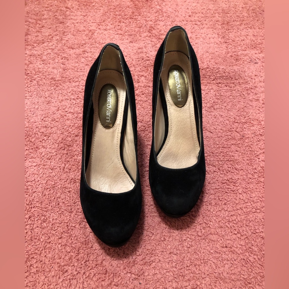Elegant Black Suede Heels - Picture 2 of 5